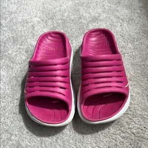 HOKA one one hit pink slides